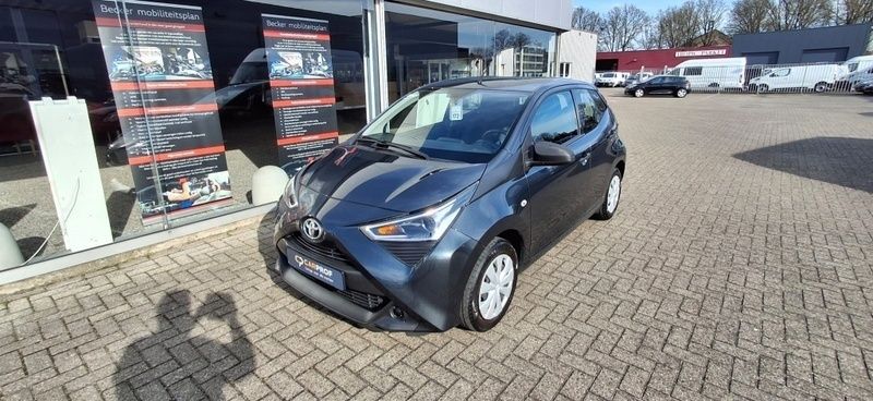 Grijs Gebruikt 2021 Toyota Aygo Hatchback | € 9.950 (Goede deal) - Afbeelding 1/4