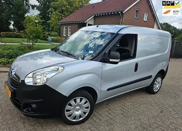 Grijs Gebruikt 2017 Opel Combo MPV | € 9.795 - Afbeelding 1/4