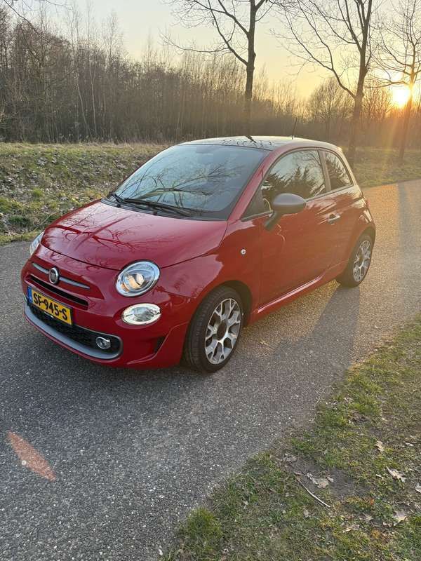 Rood Gebruikt 2017 Fiat 500 Lounge Hatchback | € 10.000 (Eerlijke prijs) - Afbeelding 1/4