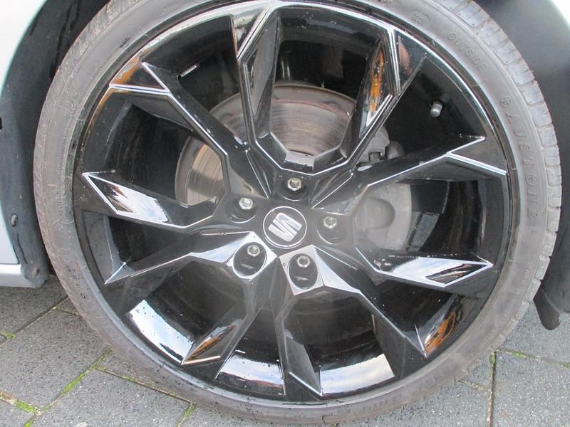 Occasion Seat Leon Business 150 PK (110 kW) 2018 Grijs (metallic) Hatchback