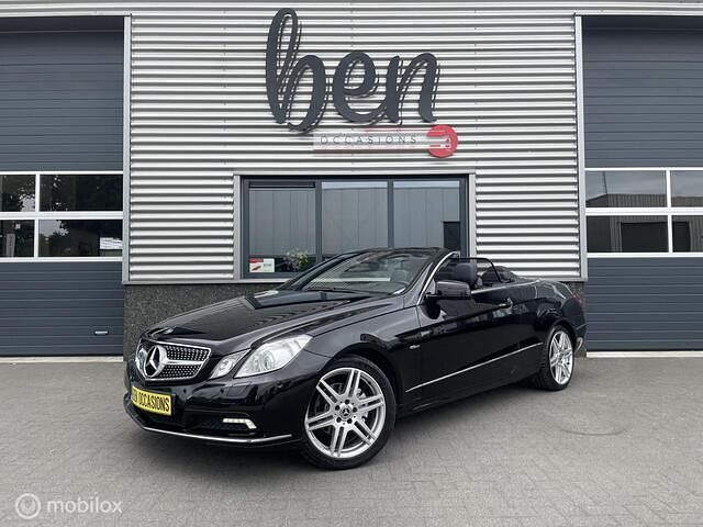 Zwart Gebruikt 2010 Mercedes E200 Elegance Cabriolet | € 13.950 (Eerlijke prijs) - Afbeelding 1/4