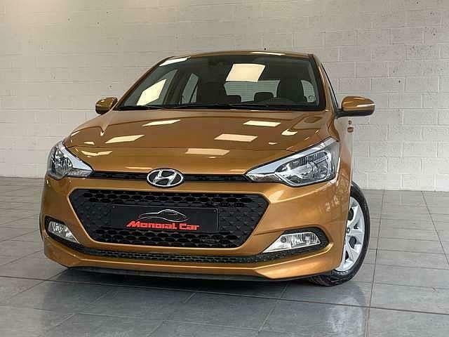 Oranje Gebruikt 2017 Hyundai i20 Sedan | € 10.999 - Afbeelding 1/4