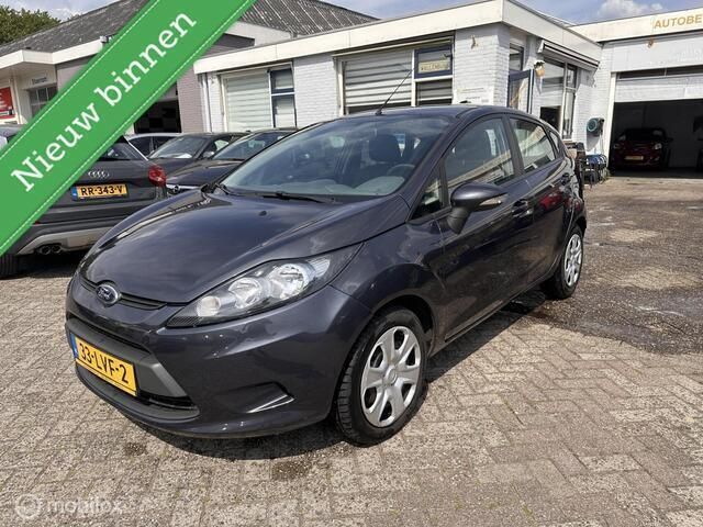 Grijs Gebruikt 2010 Ford Fiesta Limited Hatchback | € 4.275 (Eerlijke prijs) - Afbeelding 1/4