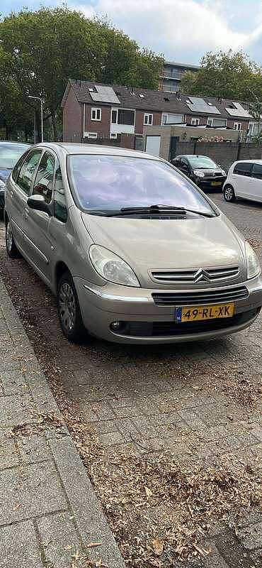 Beige Gebruikt 2005 Citroën Xsara Picasso Attraction MPV | € 950 (Eerlijke prijs) - Afbeelding 1/4