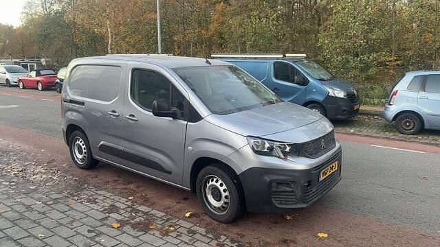 Grijs Gebruikt 2020 Peugeot Partner Premium MPV | € 6.250 - Afbeelding 1/4
