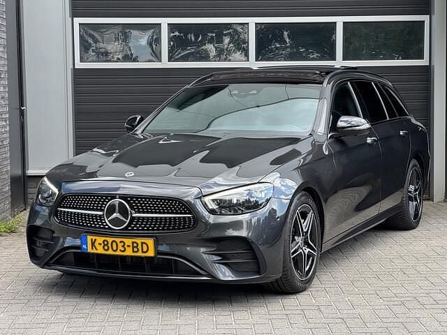 Grijs Gebruikt 2020 Mercedes 200 AMG Stationwagen | € 23.950 - Afbeelding 1/4