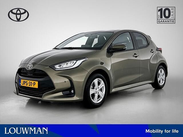 Groen Occasion 2024 Toyota Yaris Edition Hatchback | € 28.450 (Eerlijke prijs) - Afbeelding 1/4
