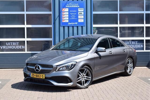 Grijs Gebruikt 2019 Mercedes 180 AMG line Sedan | € 25.750 (Eerlijke prijs) - Afbeelding 1/4