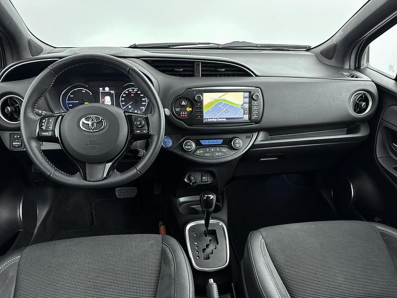 Occasion Toyota Yaris Hybrid Active 99 PK (72 kW) 2019 Zilver Hatchback