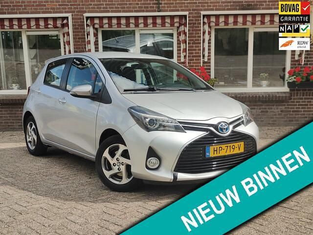 Grijs Gebruikt 2015 Toyota Yaris Hatchback | € 12.450 (Eerlijke prijs) - Afbeelding 1/4