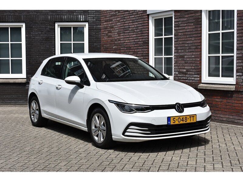 Wit Gebruikt 2022 VW Golf VIII Business Hatchback | € 18.950 (Goede deal) - Afbeelding 1/4