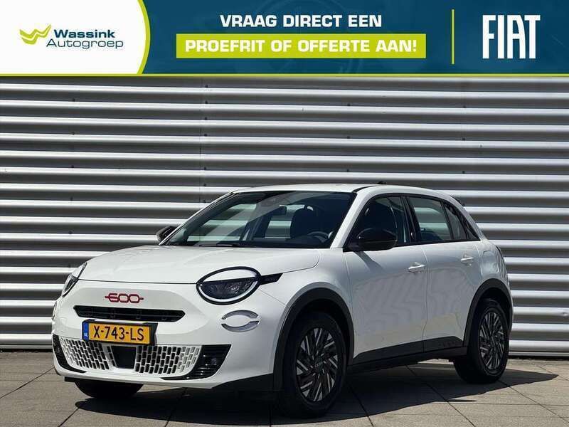 Wit Gebruikt 2023 Fiat 600 Red SUV | € 23.995 - Afbeelding 1/4