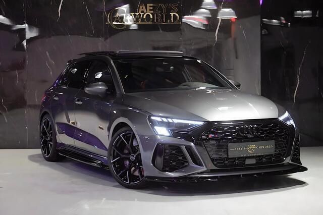 Grijs Gebruikt 2024 Audi RS3 Design Hatchback | € 74.950 (Eerlijke prijs) - Afbeelding 1/4