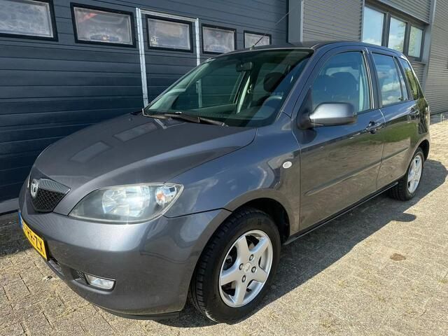 Grijs Gebruikt 2005 Mazda 2 Touring MPV | € 2.249 (Iets duurder) - Afbeelding 1/4