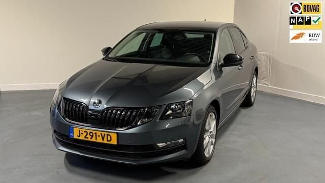 Grijs Gebruikt 2020 Skoda Octavia Business Line Hatchback | € 21.850 (Eerlijke prijs) - Afbeelding 1/4