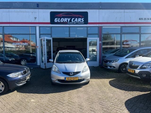 Grijs, metallic lak Occasion 2009 Honda Jazz Hatchback | € 3.995 (Goede deal) - Afbeelding 1/4