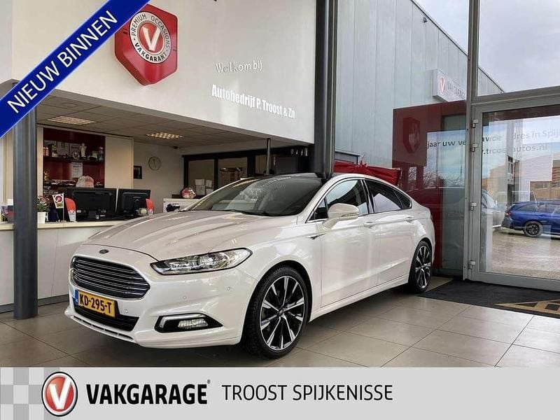 Wit (parellak) Gebruikt 2016 Ford Mondeo Titanium Sedan | € 12.950 (Eerlijke prijs) - Afbeelding 1/4