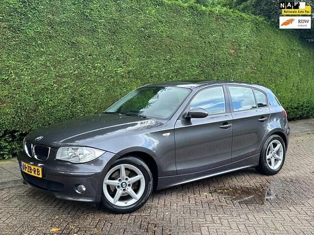 Grijs Gebruikt 2007 BMW 118 Executive Hatchback | € 6.500 (Iets duurder) - Afbeelding 1/4