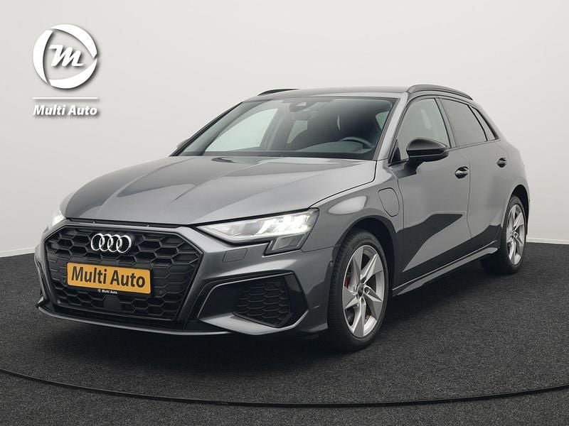 Zwart Gebruikt 2021 Audi A3 Sportback e-tron S-Line Sedan | € 27.940 (Super prijs) - Afbeelding 1/4