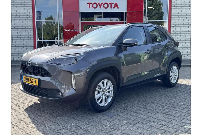 Grijs Gebruikt 2024 Toyota Yaris Hybrid SUV | € 28.499 (Goede deal) - Afbeelding 1/1