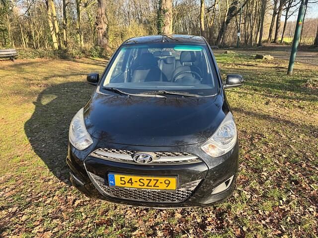 Zwart Occasion 2012 Hyundai i10 Hatchback | € 2.999 (Eerlijke prijs) - Afbeelding 1/4