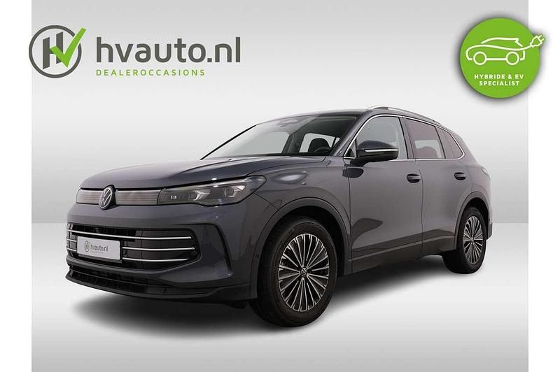 Grijs, metallic lak Gebruikt 2025 VW Tiguan Elegance SUV | € 46.750 (Eerlijke prijs) - Afbeelding 1/4