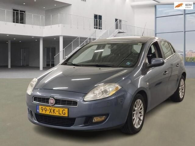Blauw Gebruikt 2007 Fiat Bravo Hatchback | € 2.600 (Eerlijke prijs) - Afbeelding 1/4