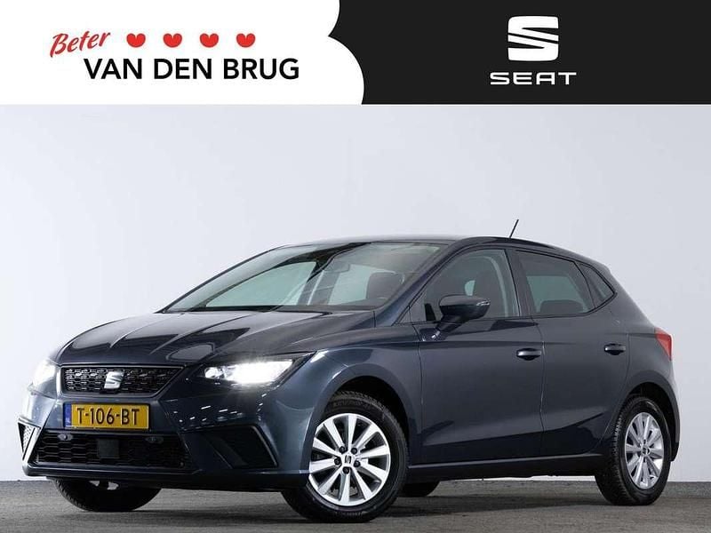Grijs Gebruikt 2023 Seat Ibiza Business Hatchback | € 15.800 (Goede deal) - Afbeelding 1/4