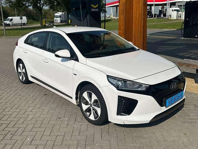 Wit Gebruikt 2019 Hyundai Ioniq Comfort Hatchback | € 14.000 - Afbeelding 1/1