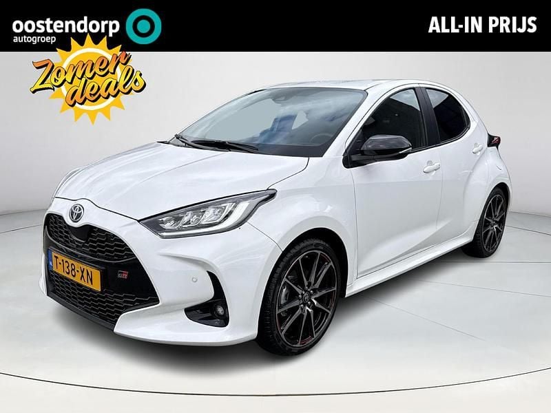 Wit Gebruikt 2023 Toyota Yaris Hybrid Sport Hatchback | € 26.950 (Eerlijke prijs) - Afbeelding 1/4