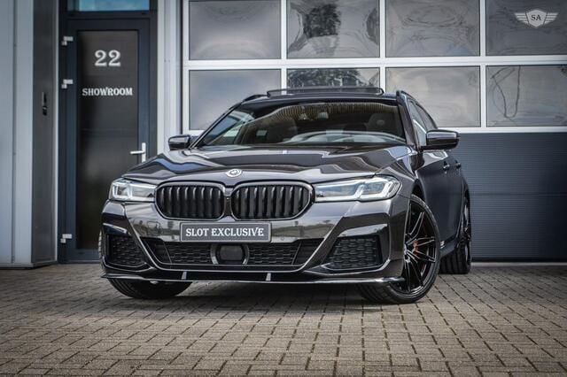 Grijs Gebruikt 2022 BMW 530 Executive Stationwagen | € 46.950 (Iets duurder) - Afbeelding 1/4