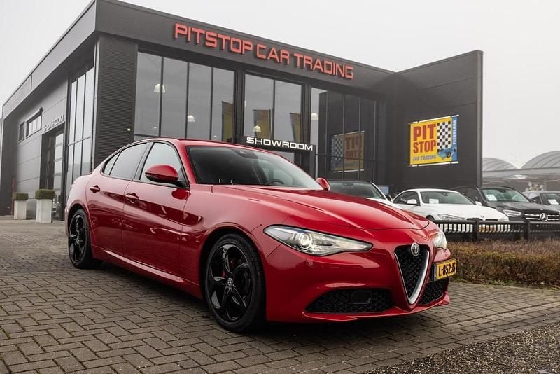Gebruikt 2017 Alfa Romeo Giulia Super Sedan | € 22.450 (Eerlijke prijs) - Afbeelding 1/3