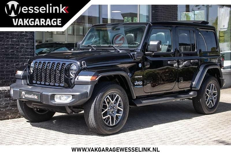 Zwart Gebruikt 2022 Jeep Wrangler Unlimited Sahara SUV | € 59.650 (Eerlijke prijs) - Afbeelding 1/4