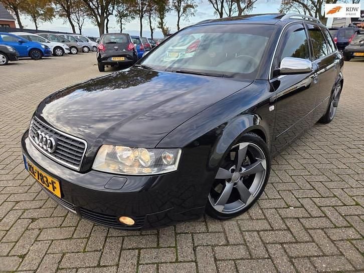 Zwart (metallic) Gebruikt 2002 Audi A4 Stationwagen | € 1.899 (Goede deal) - Afbeelding 1/4