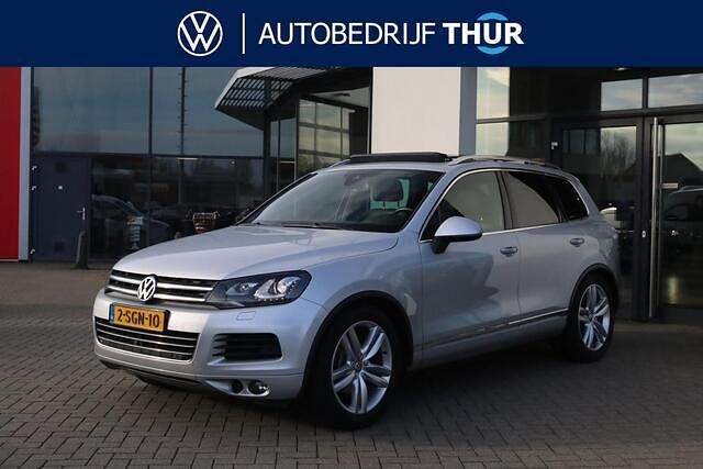 Grijs Occasion 2013 VW Touareg R-line SUV | € 26.950 (Duur) - Afbeelding 1/4