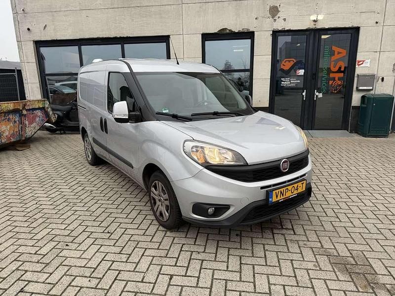 Zilver Occasion 2016 Fiat Doblò MPV | € 4.500 (Goede deal) - Afbeelding 1/4