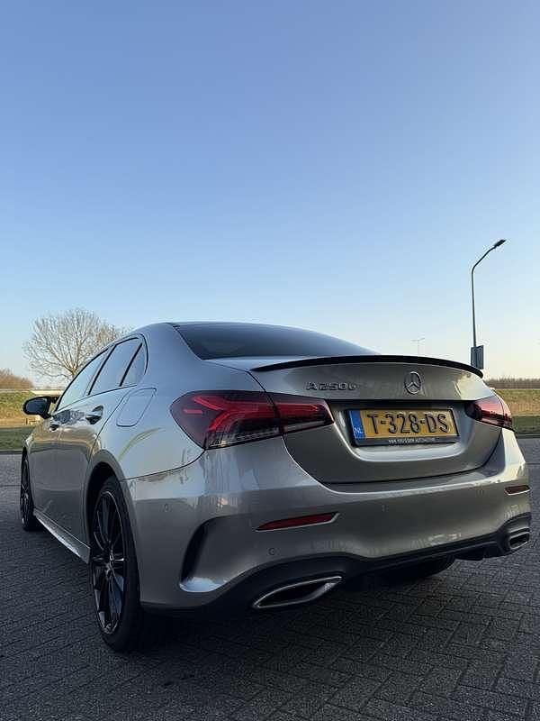 Grijs Gebruikt 2020 Mercedes A250 AMG line Sedan | € 31.950 (Duur) - Afbeelding 1/4
