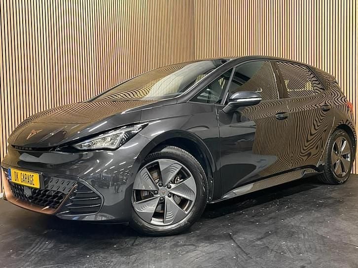 Grijs Gebruikt 2023 Cupra Born Hatchback | € 24.895 (Goede deal) - Afbeelding 1/1