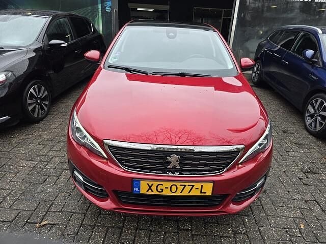 Occasion Peugeot 308 Allure 131 PK (96 kW) 2018 Rood (metallic) Hatchback