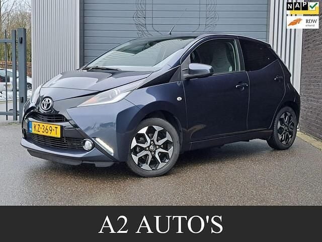 Occasion Toyota Aygo X-play 69 PK (50 kW) 2016 Blauw Hatchback