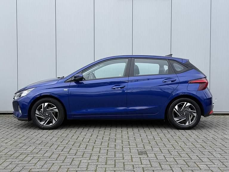 Occasion Hyundai i20 Comfort 101 PK (74 kW) 2022 Intense blue pearl (yp5) Hatchback