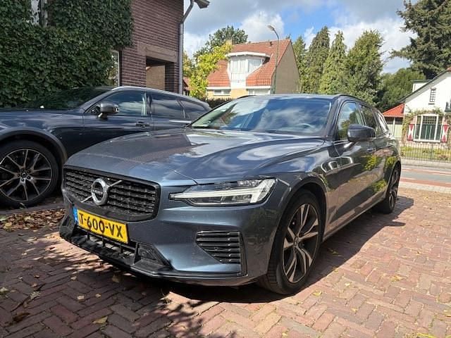 Blauw Gebruikt 2021 Volvo V60 Momentum Stationwagen | € 32.400 (Eerlijke prijs) - Afbeelding 1/3