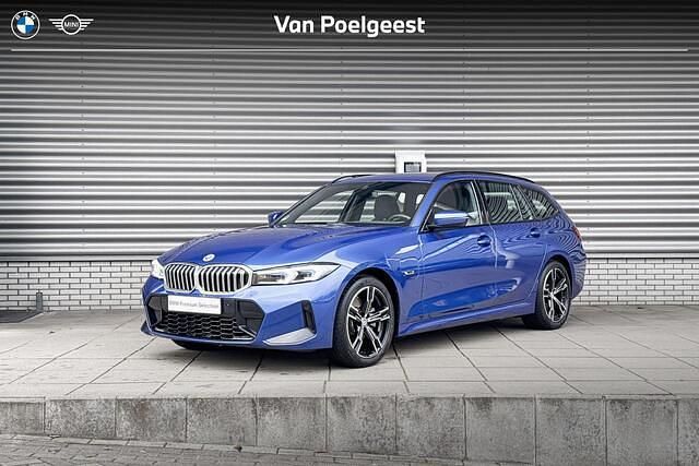 Blauw Occasion 2023 BMW 330 M Sport Stationwagen | € 43.900 (Eerlijke prijs) - Afbeelding 1/4