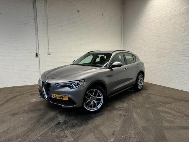 Grijs Gebruikt 2017 Alfa Romeo Stelvio Super SUV | € 23.495 (Goede deal) - Afbeelding 1/4