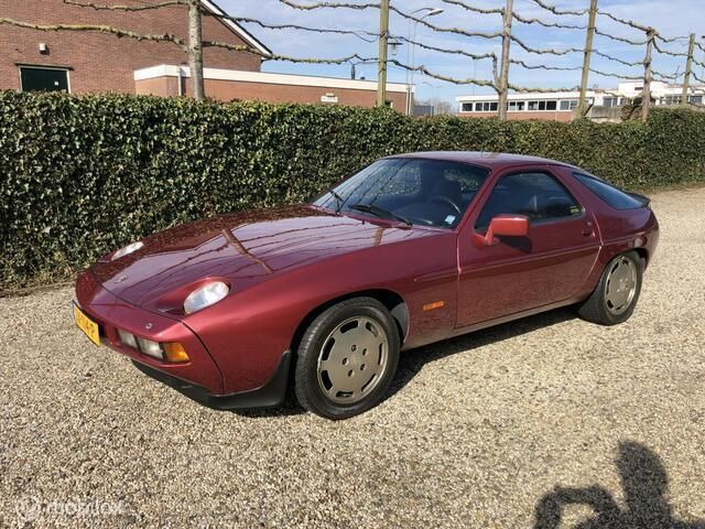 Paars Gebruikt 1981 Porsche 928 Coupé | € 27.500 - Afbeelding 1/4