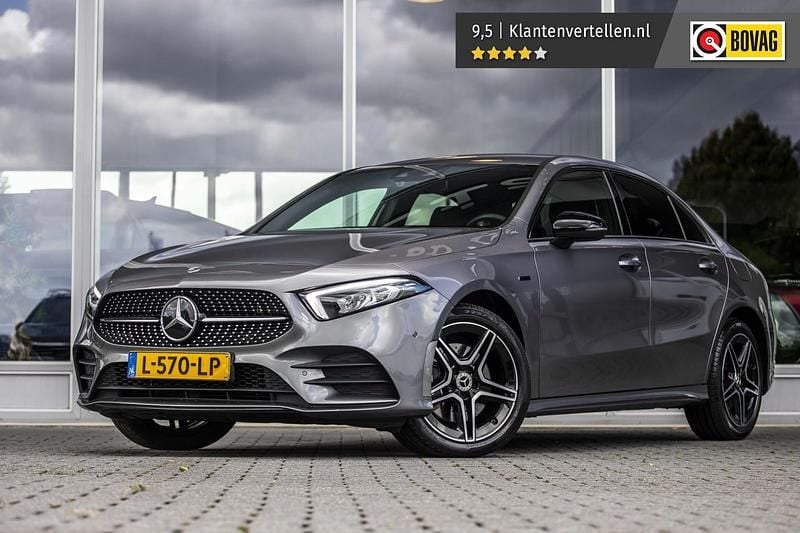 Grijs Gebruikt 2021 Mercedes A250 Business Sedan | € 28.845 (Goede deal) - Afbeelding 1/4