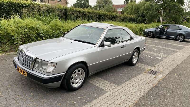 Zilver Gebruikt 1992 Mercedes E300 Coupé | € 8.950 - Afbeelding 1/4
