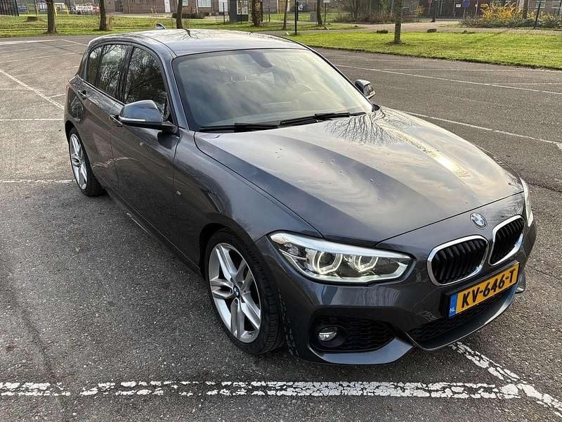 Grijs Gebruikt 2017 BMW 118 Executive Hatchback | € 10.500 (Super prijs) - Afbeelding 1/4
