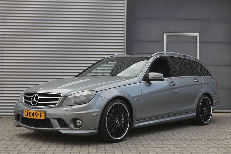 Grijs, metallic lak Gebruikt 2009 Mercedes C63 AMG AMG Stationwagen | € 24.999 - Afbeelding 1/4