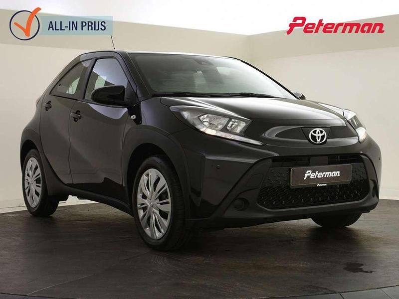 Zwart Gebruikt 2024 Toyota Aygo X Play SUV | € 21.499 - Afbeelding 1/4